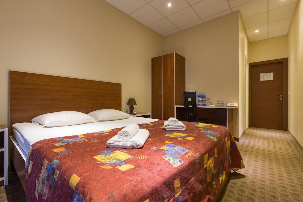 Riga Unimars Hotel Extérieur photo